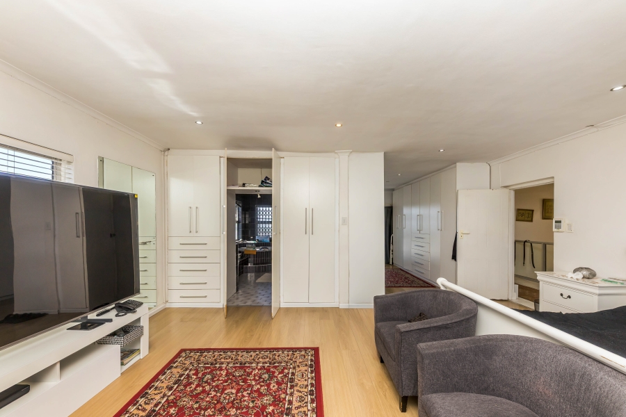 6 Bedroom Property for Sale in Walmer Estate Western Cape
